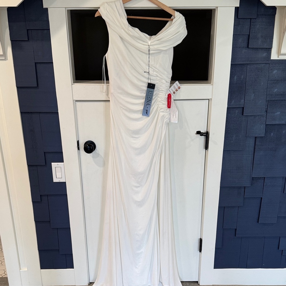 Mac Duggal White One-Shoulder Ruched Gown with Thigh Slit - Picture 4 of 9